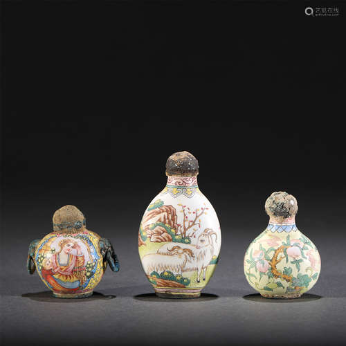 A GROUP OF PAINTED ENAMEL SNUFF BOTTLES