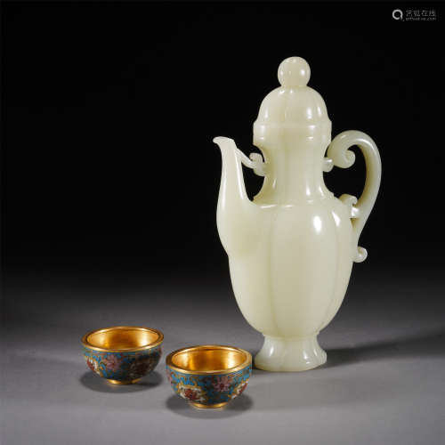 A SET OF WHITE JADE WINEPOT AND ENAMEL CUPS,QING