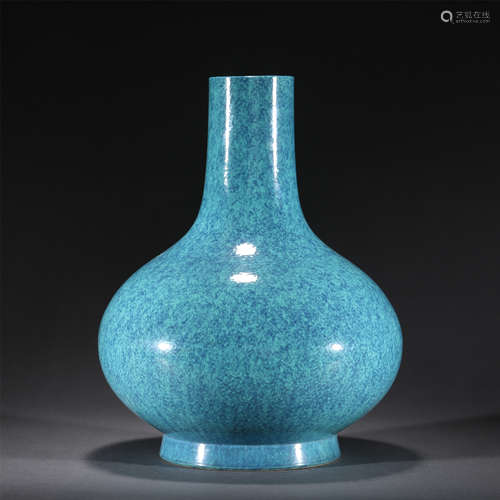 A LUJUN GLAZE PORCELAIN VASE, QIANLONG