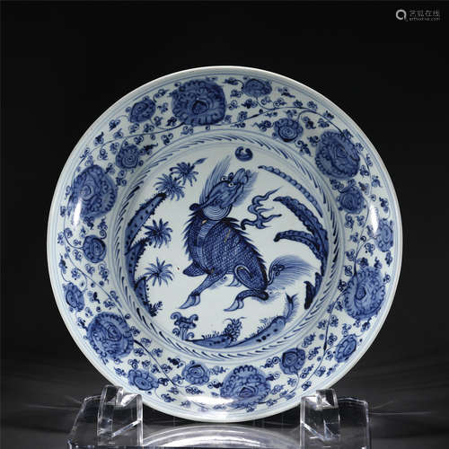 A BLUE AND WHITE PORCELAIN DISH,MING