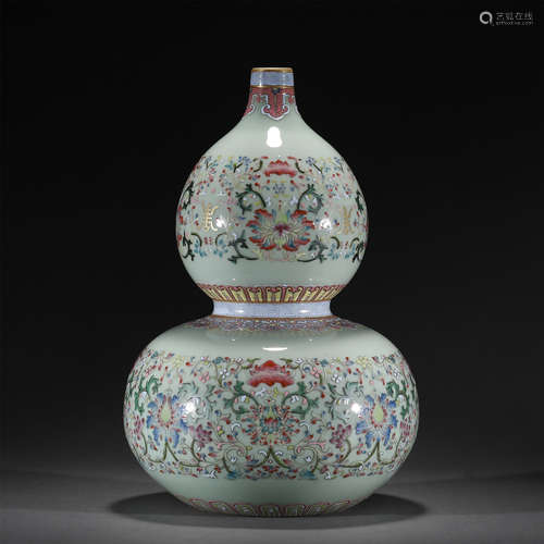 A FAMILLE ROSE PORCELAIN DOUBLE-GOURDS VASE,QIANLONG