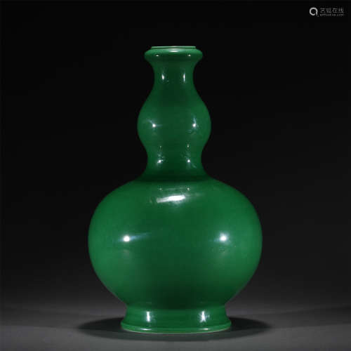 A GREEN GLAZE PORCELAIN DOUBLE-GOURDS VASE,QIANLONG