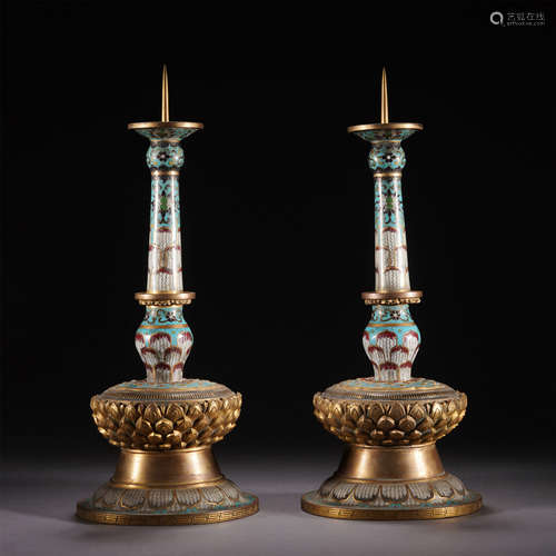 A PAIR OF CLOISONNE LOTUS-PETAL DESIGN CANDLE HOLDER,QING