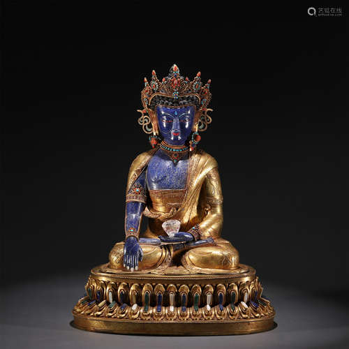 A BRONZE FIGURE OF BUDDHA STATUE