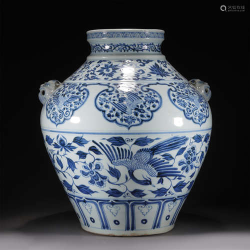 A BLUE AND WHITE PORCELAIN PHOENIX PENOY ZUN VASE,MING