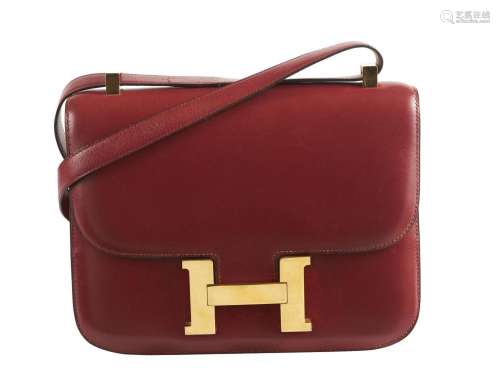 HERMÈS 1976 Sac CONSTANCE 24 Box bordeaux Garniture métal pl...