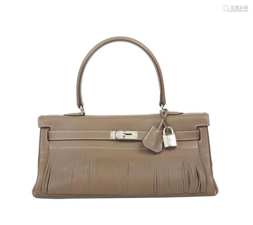 HERMÈS Édition Limitée 2009 Sac KELLY SHOULDER FRINGE Tauril...