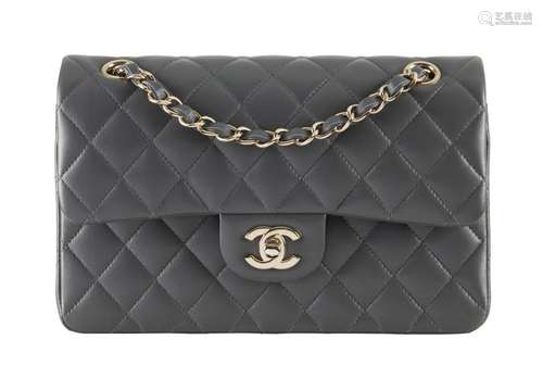 CHANEL Circa 2019 Sac TIMELESS Cuir matelassé gris Anse chaî...