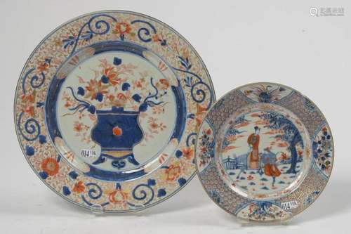 Lot de deux porcelaines Imari de Chine comprenant: une assie...