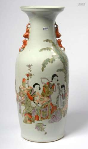 Grand vase en porcelaine polychrome de Chine à décor de &quo...