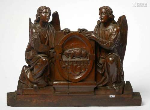 Ronde-bosse en chêne sculpté représentant "Deux anges s...