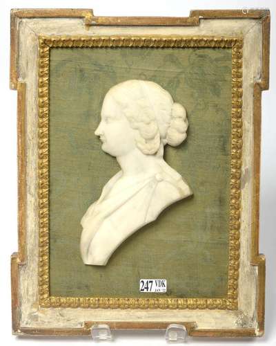 "Profil de femme" en marbre blanc sculpté. Epoque:...