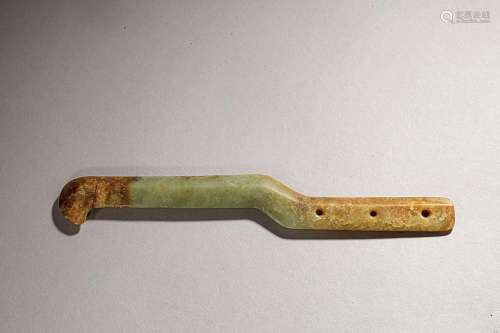 Élément de parure ou sceptre rituel en forme de « stick »