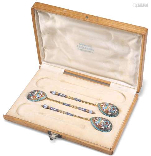 A SET OF THREE RUSSIAN SILVER AND ENAMEL SPOONS, Moscow, c.1...