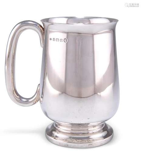 A GEORGE V SILVER PINT MUG, by Bert Gordon, Birmingham 1934,...