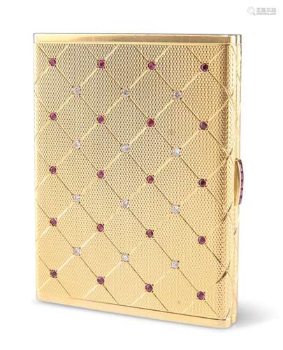 AN 18 CARAT GOLD, RUBY AND DIAMOND COMPACT, rectangular, the...