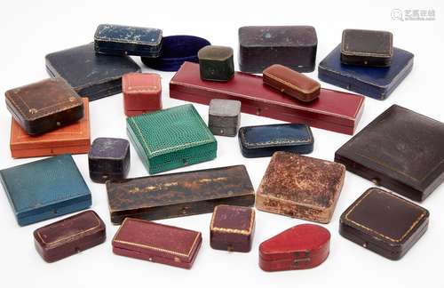 TWENTY FIVE ANTIQUE AND PERIOD JEWELLERY BOXES, including a ...