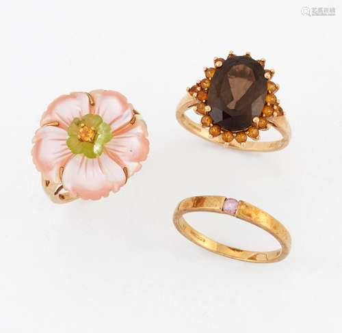 THREE 9 CARAT GOLD GEM-SET RINGS, including A SMOKY QUARTZ C...