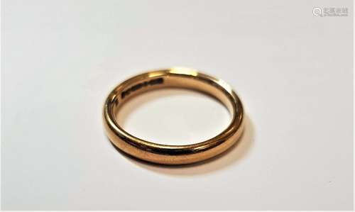 A 9 CARAT GOLD BAND RING. Hallmarked Birmingham 1947, ring s...