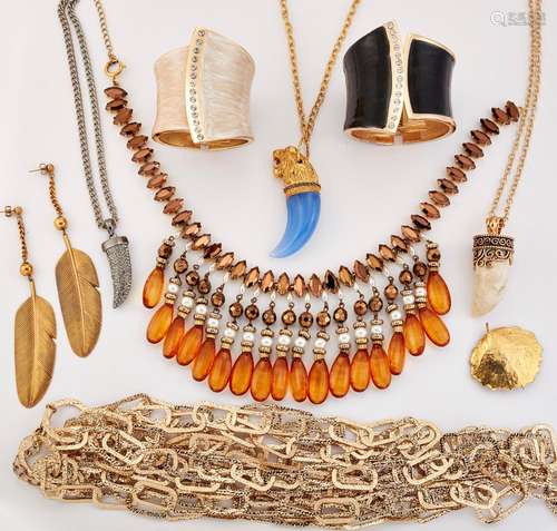 A QUANTITY OF GOOD QUALITY COSTUME JEWELLERY, including A LA...