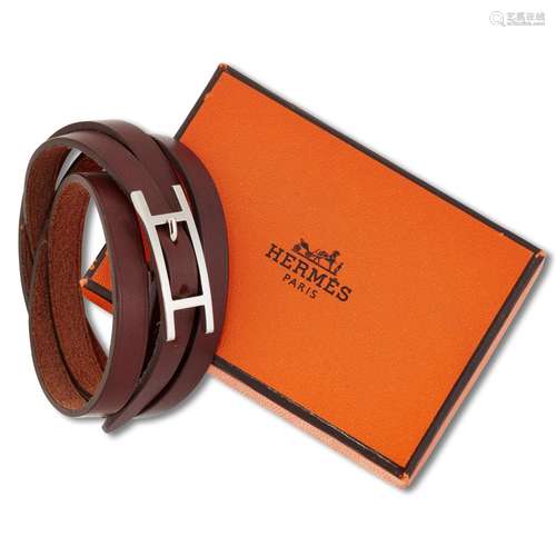 HERMÈS - A HAPI 3 BRACELET, brown leather strap with a '...