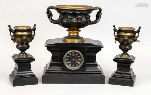 Clock set with grandiose bowl,