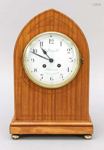 Wooden table clock with thread