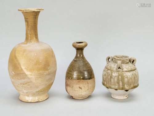 Set of 3 monochrome vases, Chi