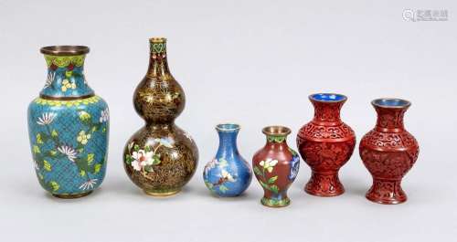 Mixed lot of vases, China, 20t