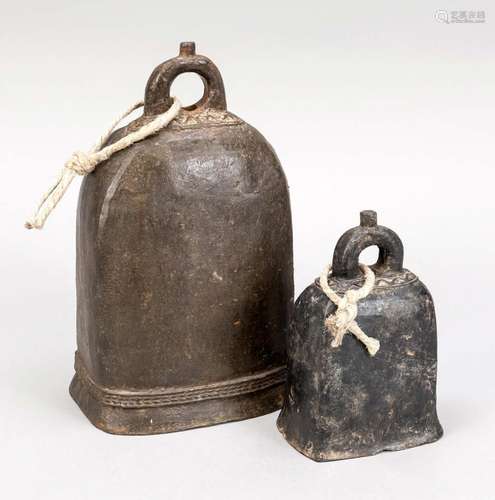 2 large bells (stop bells), Ch