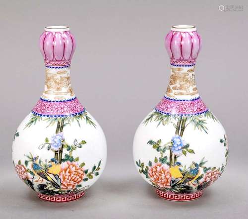 Pair of fanille rose vases, Ch