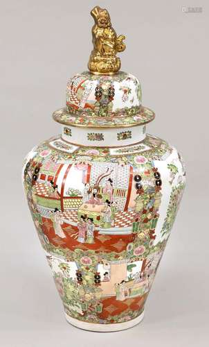 Large Famille Rose lidded vase