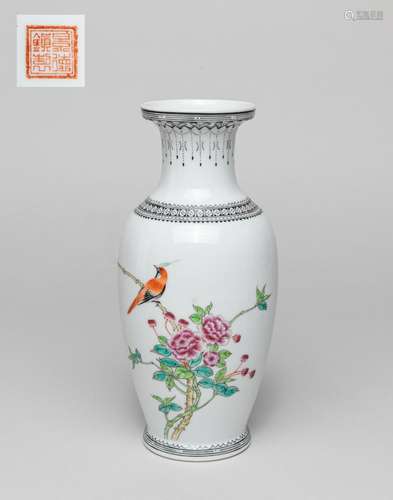 Chinese Export Hand Painted Porcelain Vase