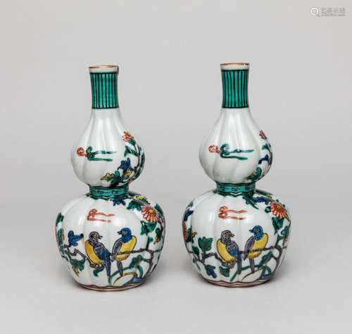 Pair Chinese Wuchai Porcelain Gourd Vase