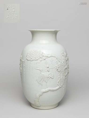 Chinese Blank De Porcelain Vase