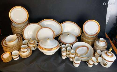 118 PC. FRENCH LIMOGES DINNER SERVICE