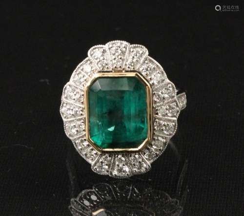 18K GOLD EMERALD AND DIAMOND RING