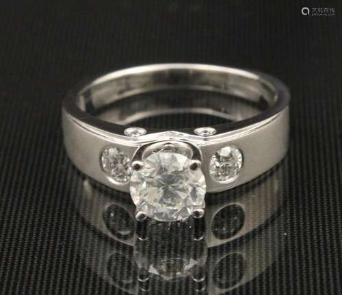 18K WHITE GOLD DIAMOND SOLITAIRE RING; 0.85 CTS.