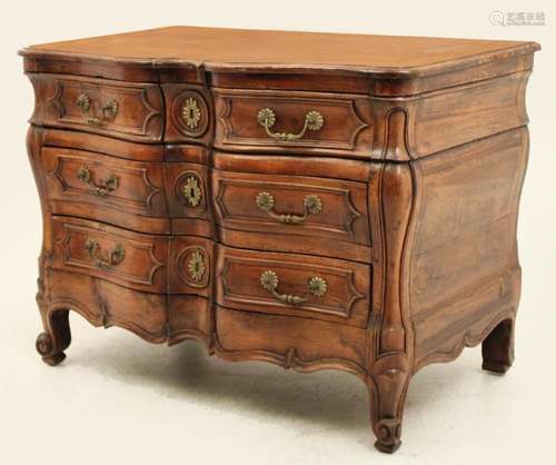 18TH C. LOUIS XV FRENCH WALNUT COMMODE