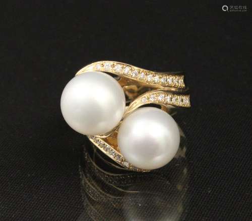 14K SOUTH SEA PEARLS AND DIAMOND RING