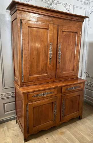 PROVINCIAL FRENCH FRUITWOOD BUFFET DE CORPS