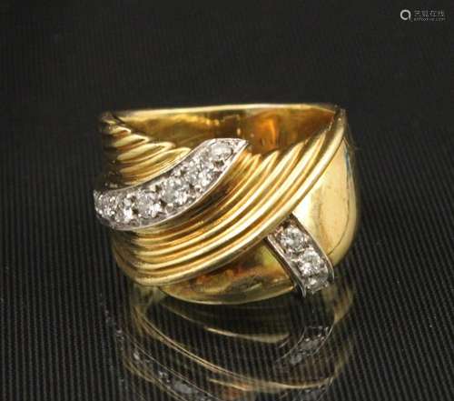 18K YELLOW GOLD AND DIAMOND RING; 0.70 CTW