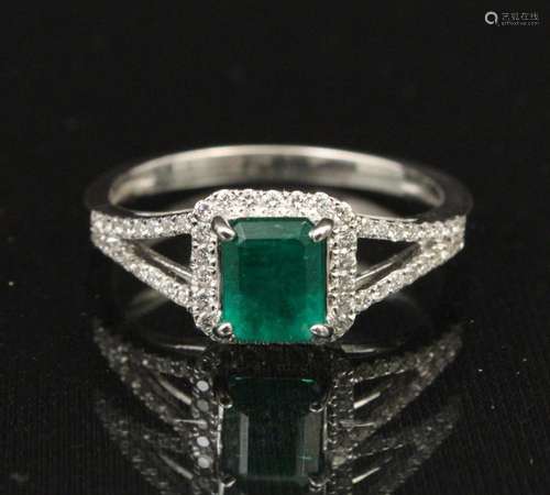 18K DIAMOND AND EMERALD RING