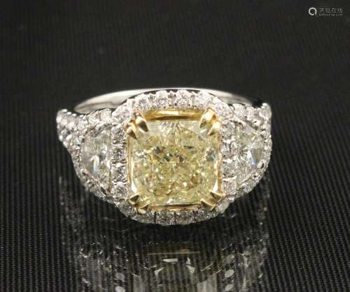 18K DIAMOND RING WITH 3.05 CT YELLOW DIAMOND CENTER