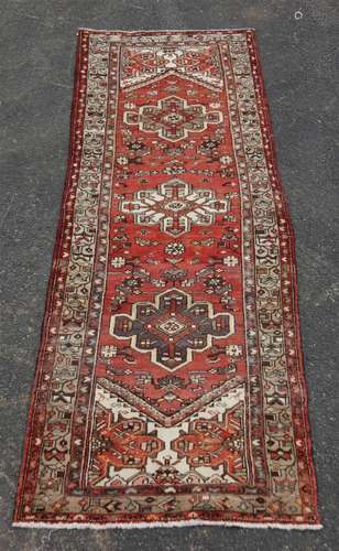 ORIENTAL RUG 3'5" X 10'3" HAMEDAN