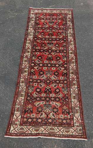 ORIENTAL RUG 3'3" X 10' HOSEINABAD