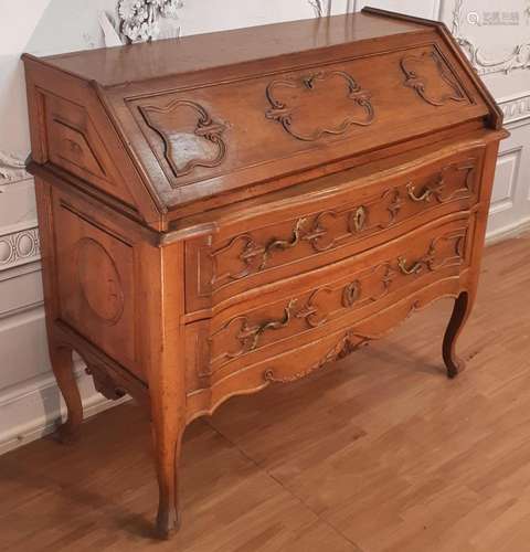 FINE LOUIS XV STYLE PROVINCIAL WALNUT BUREAU