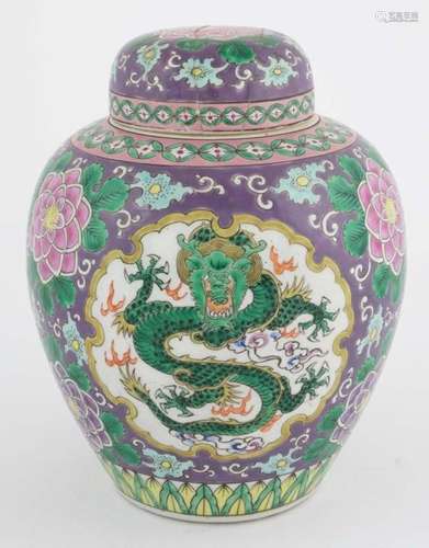 Art et objets d'Asie - Une jarre à dragon en porcelaine ...