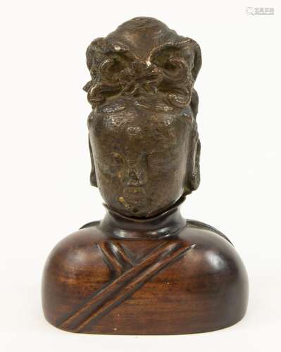 Art et objets d'Asie - Tête de Bouddha en bronze sur une...