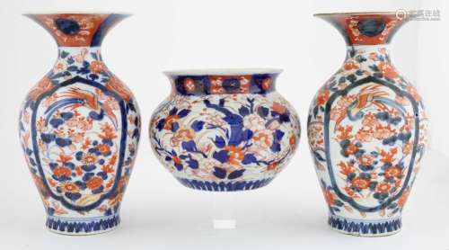 Art et objets d'Asie - Paire de vases et pot japonais Im...